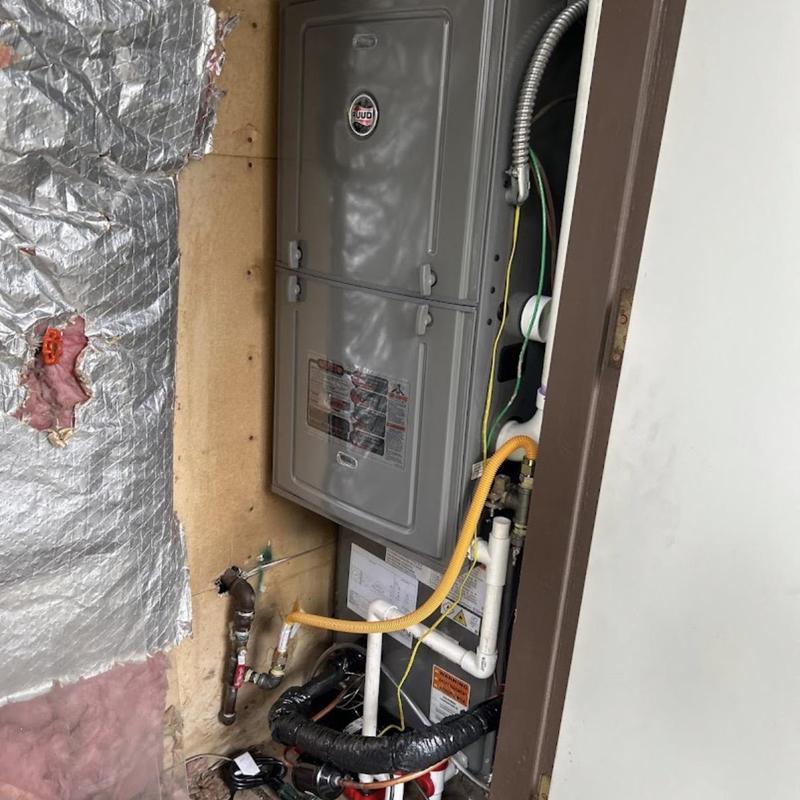 Ruud high-efficiency gas furnace and air conditioning system Ruud high-efficiency gas furnace and air conditioning system