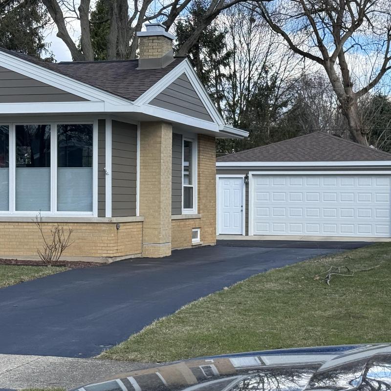 Atlas Pinnacle Pristine Asphalt Roof and James Hardie Siding