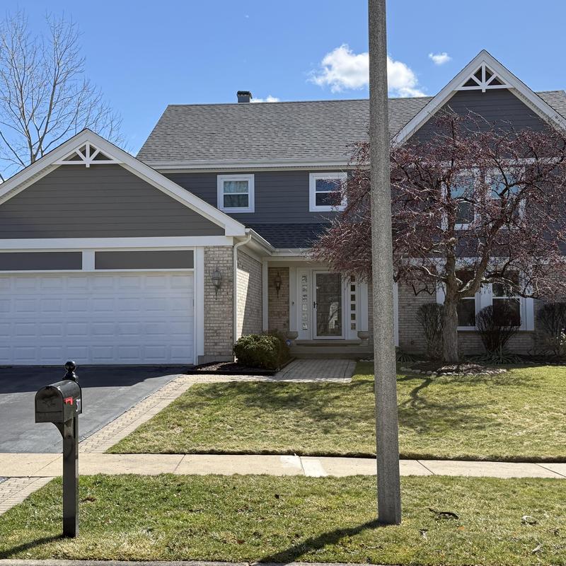 Atlas Pinnacle Pristine asphalt roof with James Hardie siding