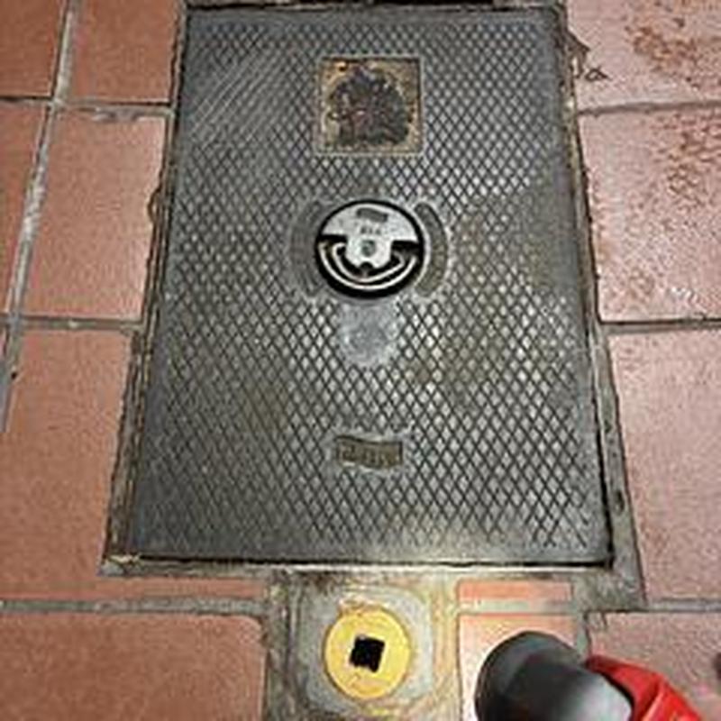 Grease trap cover with tiled floor surrounding