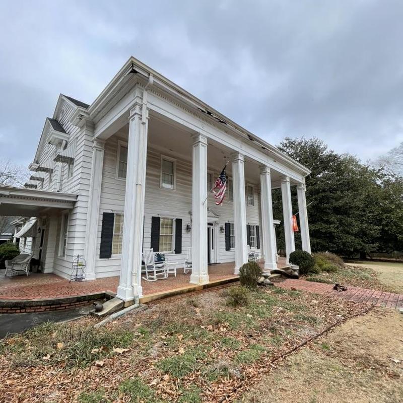 Front columns and siding renovation on historic home