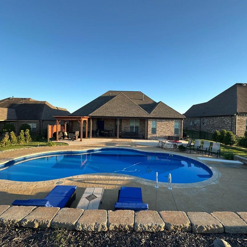 Asphalt shingle roof on Oakland Tennessee home