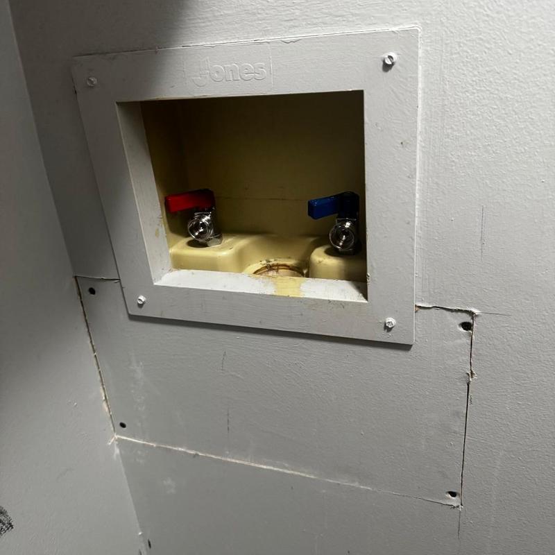 Washer shut off valves with hot and cold handles