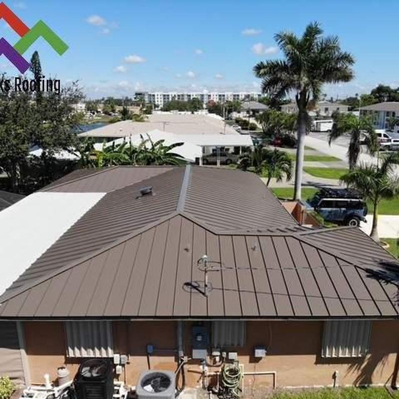 Standing seam metal roof with flat Polyglass system