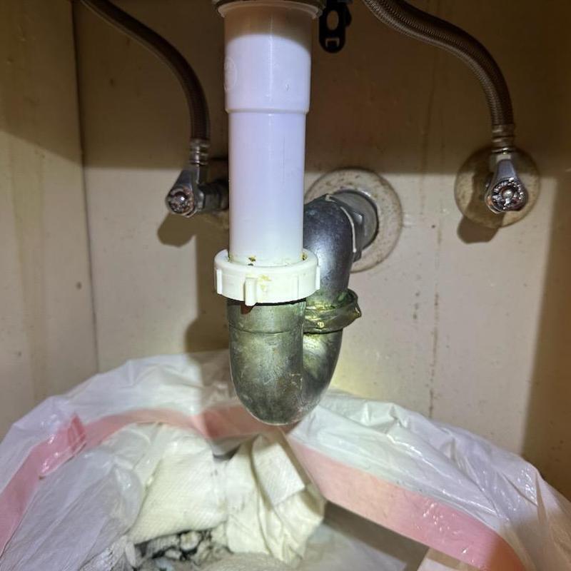 Lavatory sink p-trap with snaked drain underneath