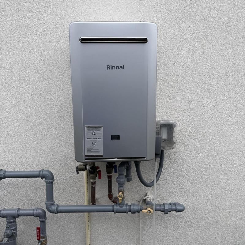 Tankless water heater with connected plumbing lines
