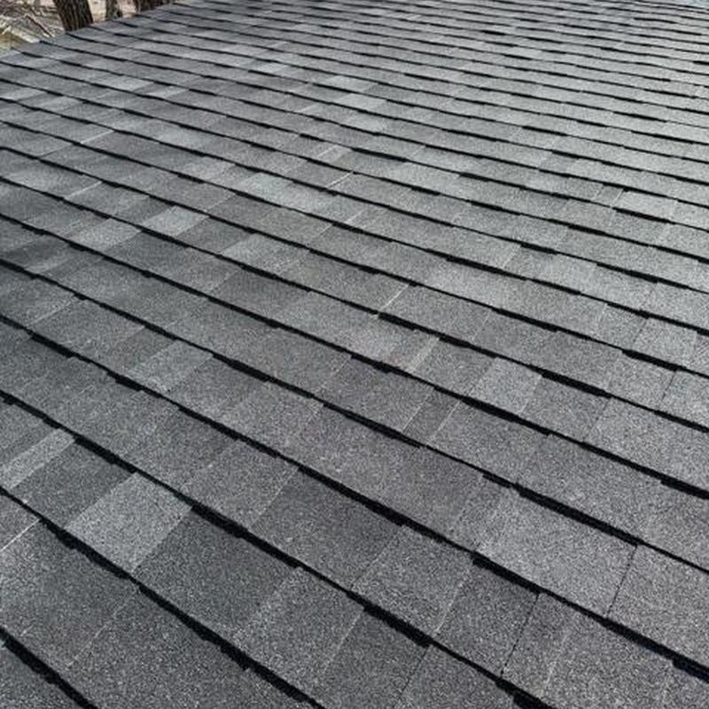 Asphalt shingle roof installation with uniform pattern
