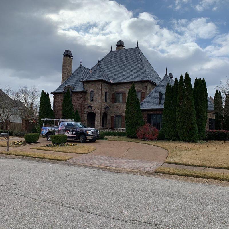 Chaplet designer shingle roof with custom copper flashing
