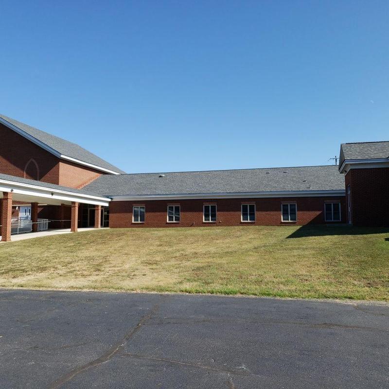 Owens Corning Oakridge shingle roof on commercial building