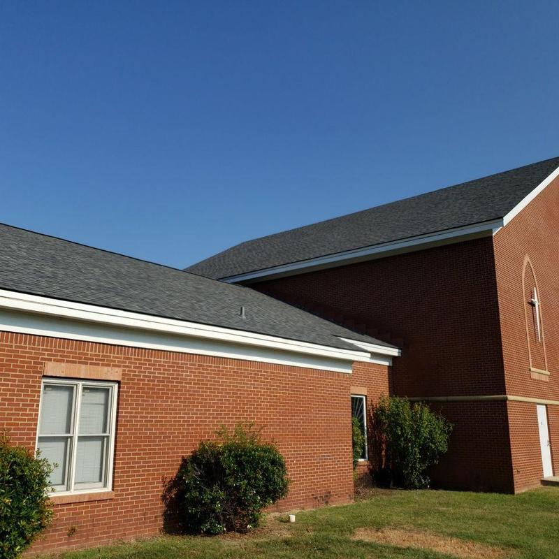 Owens Corning Oakridge shingle roof on commercial building