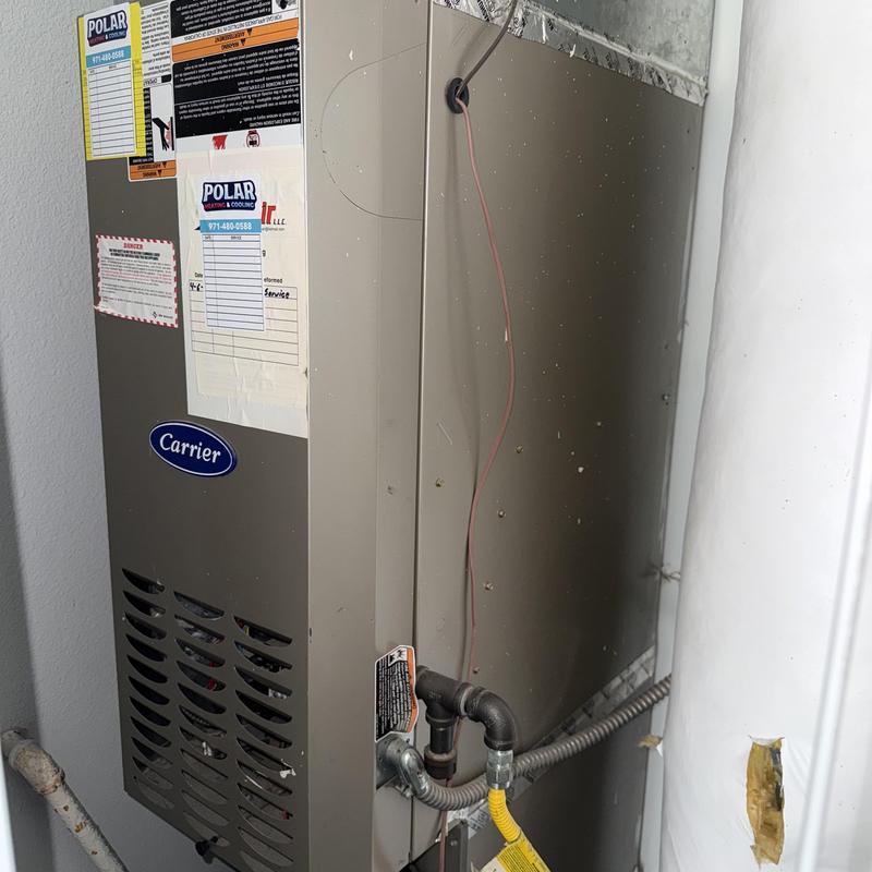 Carrier gas furnace installation with ductwork connections Carrier gas furnace installation with ductwork connections