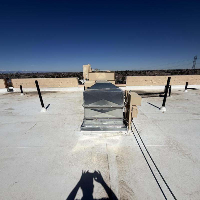 Roof-mounted HVAC ductwork and ventilation system