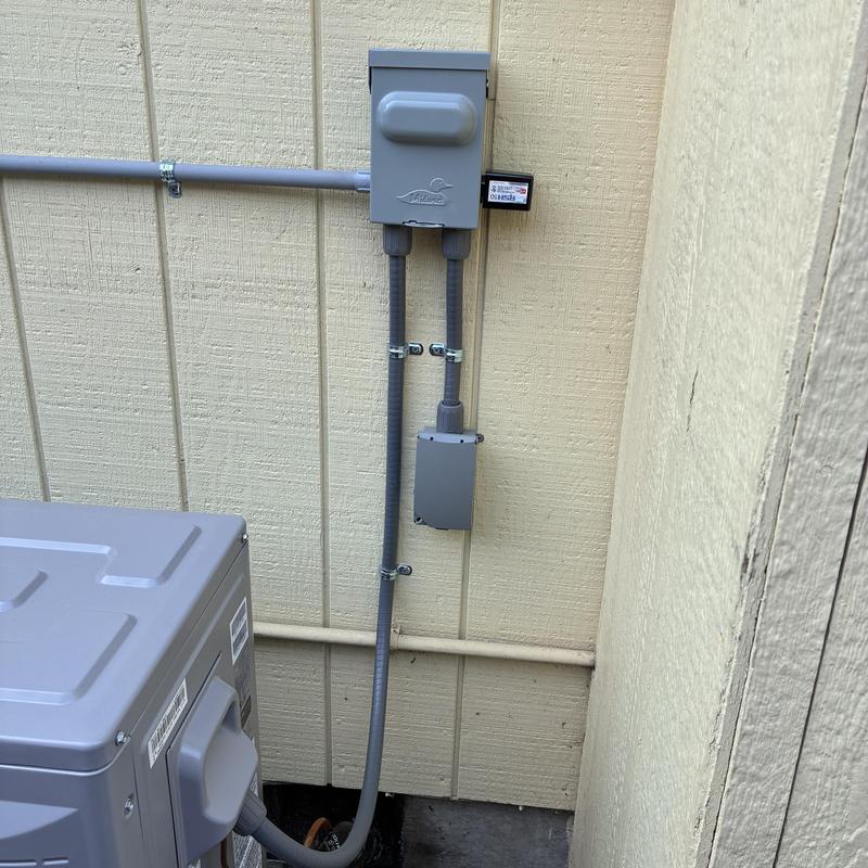 Heat pump disconnect box and conduit installation outdoors Heat pump disconnect box and conduit installation outdoors