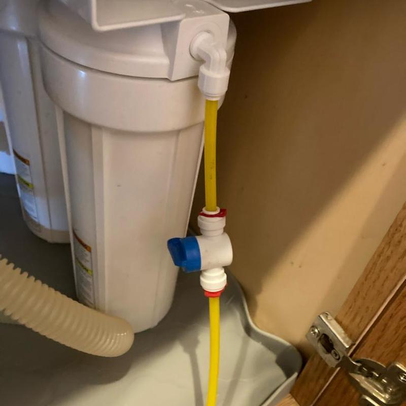 Reverse osmosis shut off valve with brass tee installed Reverse osmosis shut off valve with brass tee installed
