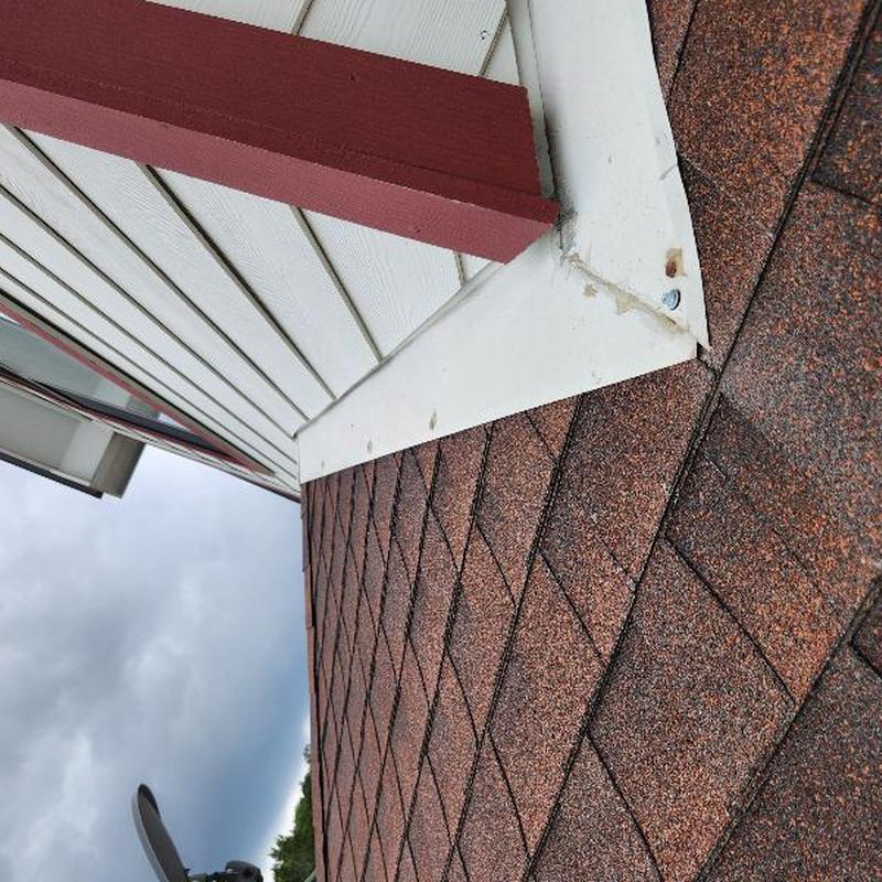 Kickout flashing and shingle roof edge detail with caulking