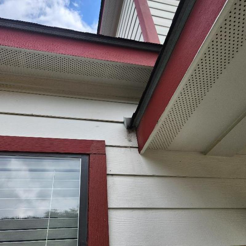 Kick out flashing on house exterior corner installation
