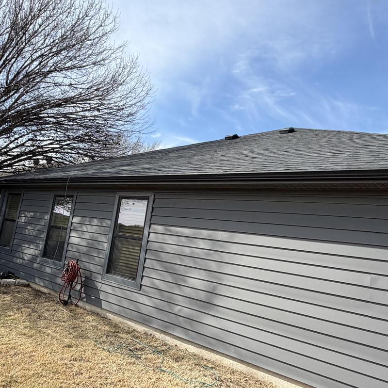 Onyx black Owens Corning shingles on home roof