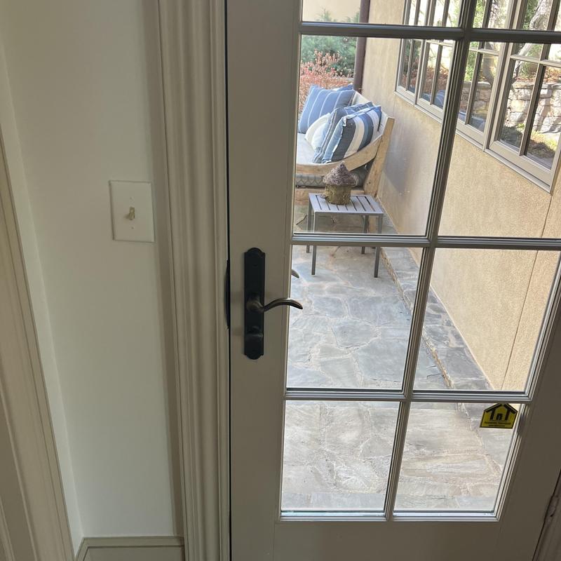 Multipoint lock on glass patio door with handle
