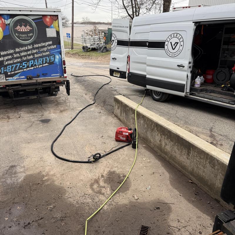 Storm basin with Vactor cleaning equipment and service van Storm basin with Vactor cleaning equipment and service van