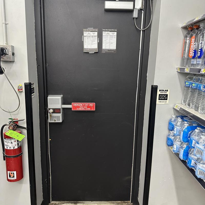 Exit alarm bar with key lock on emergency door