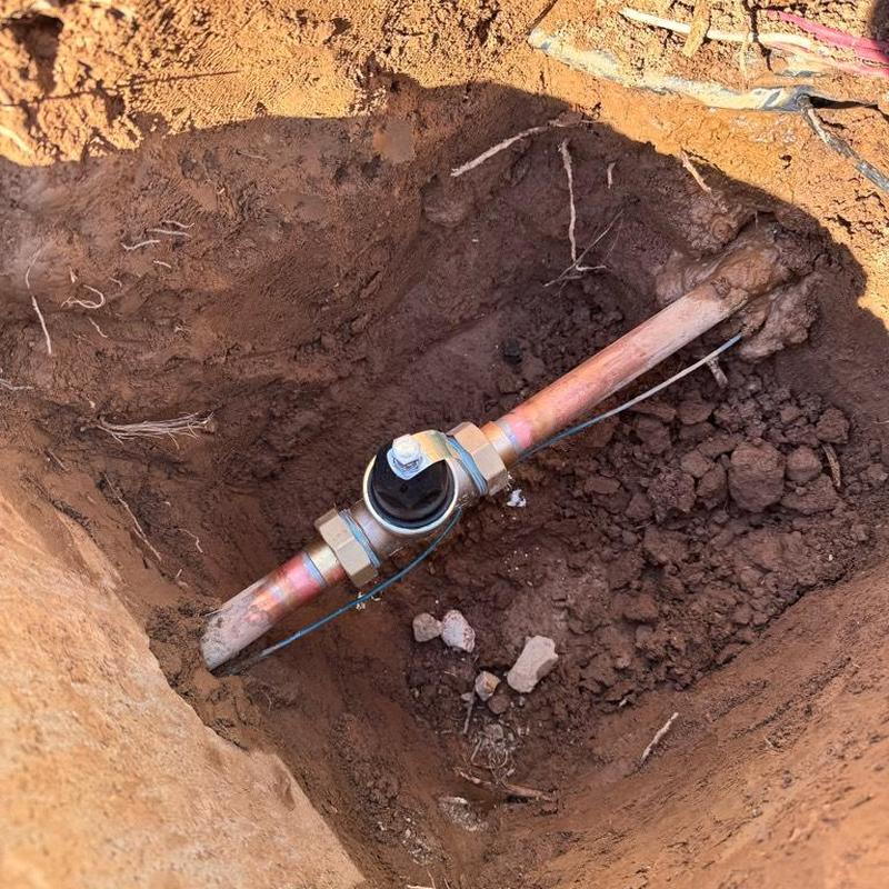 Pressure regulating valve installed on copper water pipe