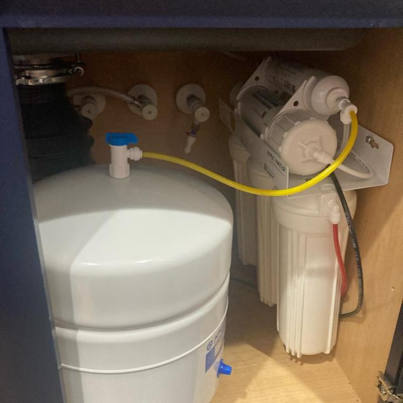 Reverse osmosis water filtration system under sink installation
