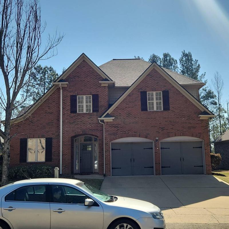 Owen's Corning Oakridge shingles roof with ridge vent