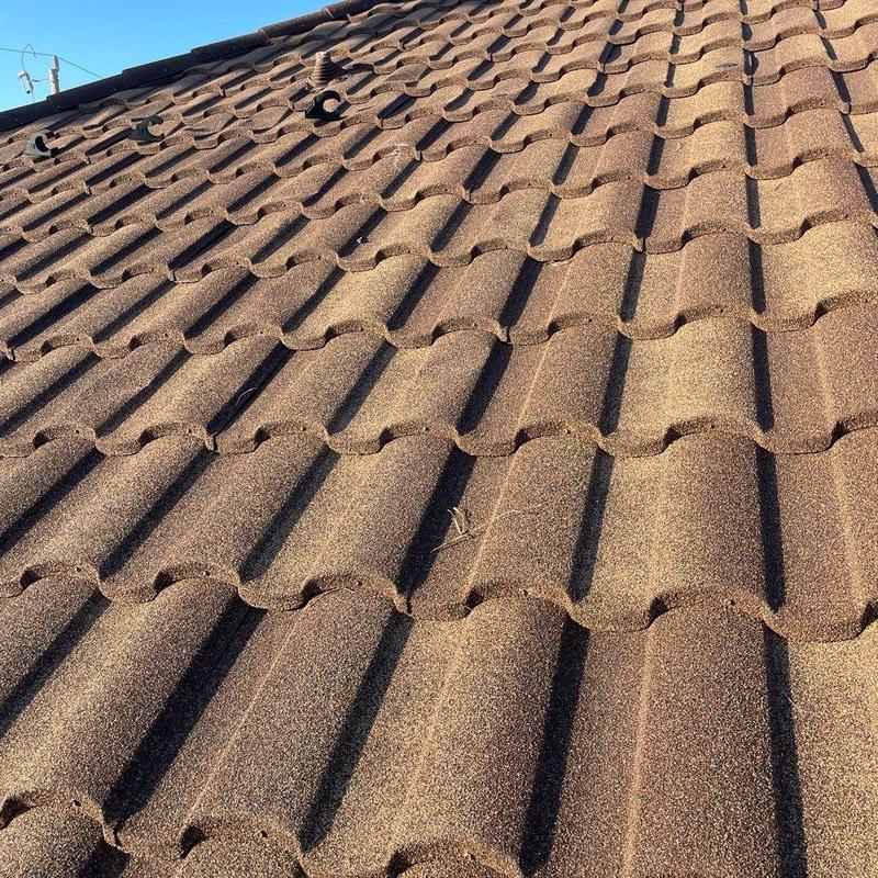 Stone-coated steel roof with installation defects