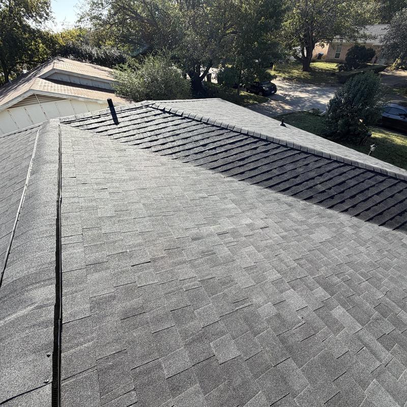Architectural shingle roof on residential home in Fort Worth