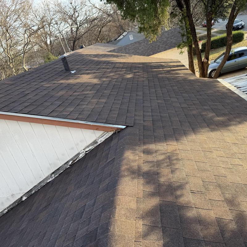 Owens Corning brown wood architectural shingle roof