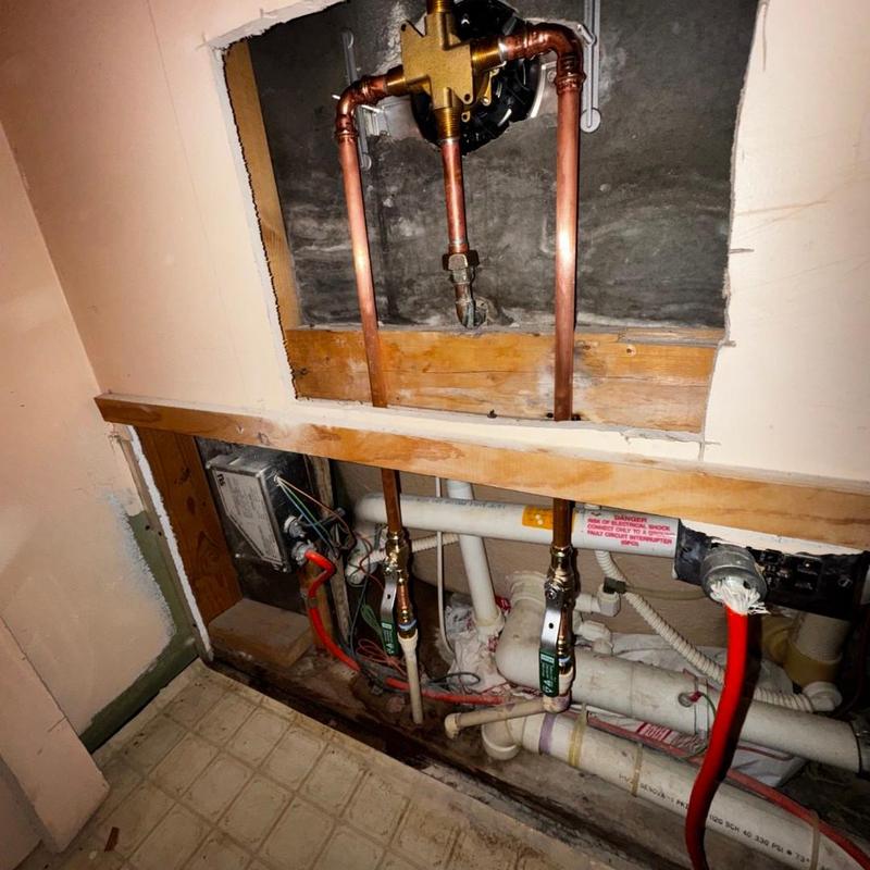 Single-handle shower valve with copper piping installation