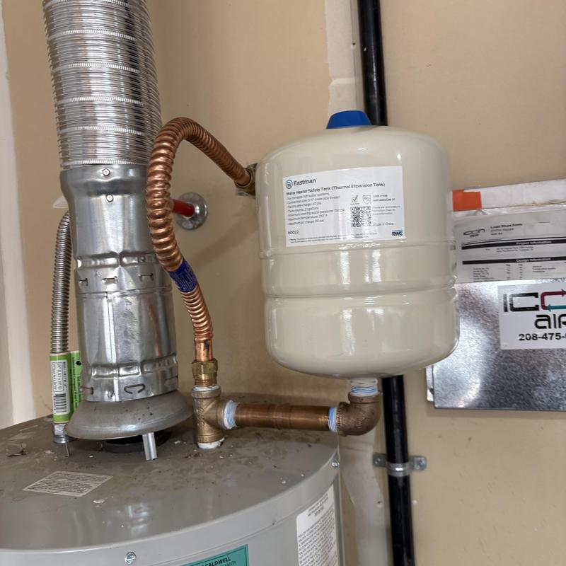 Thermal expansion tank and water heater piping installation Thermal expansion tank and water heater piping installation