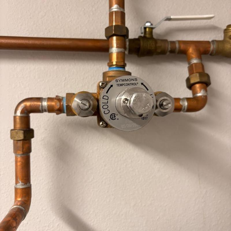 Symmons temperature mixing valve with copper piping