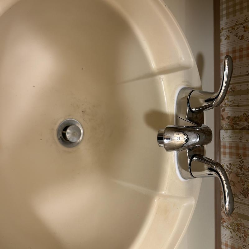 Bathroom sink faucet with pop-up drain replacement Bathroom sink faucet with pop-up drain replacement