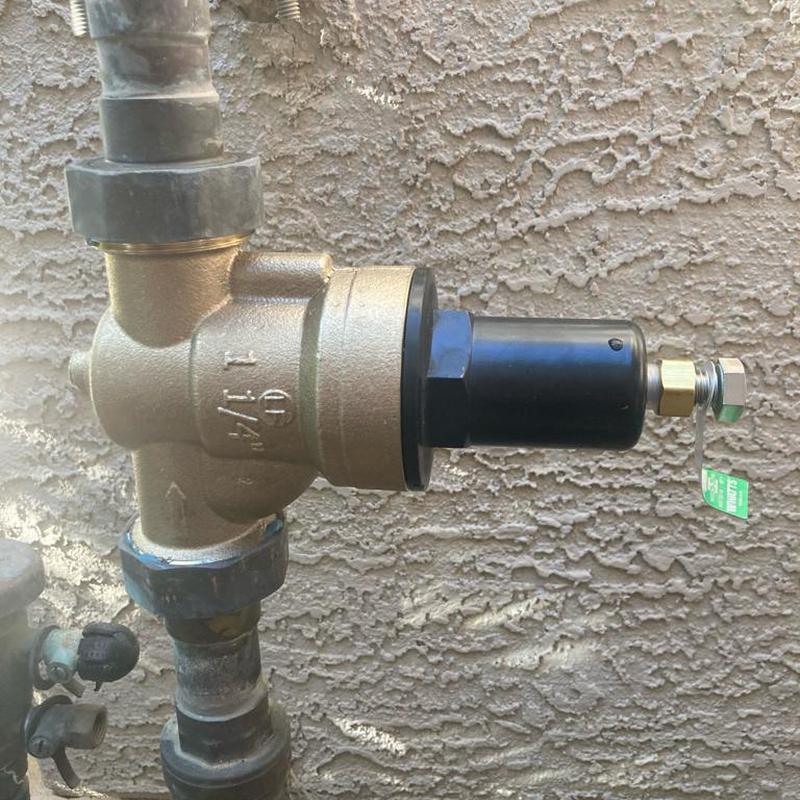 Pressure reducing valve with new installation on pipe