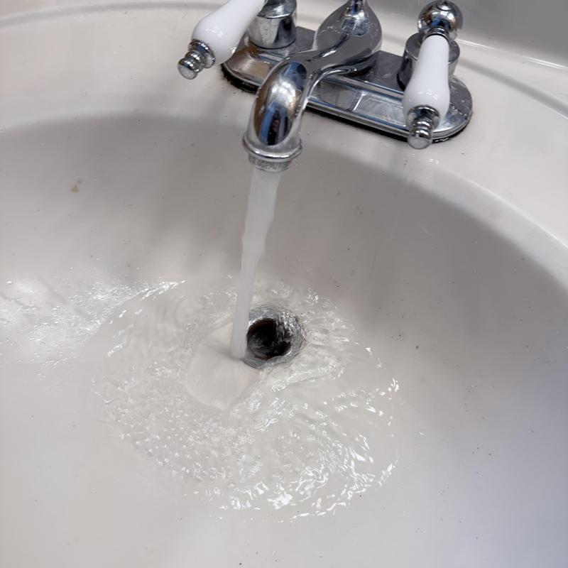Bathroom sink drain clearing with running faucet Bathroom sink drain clearing with running faucet