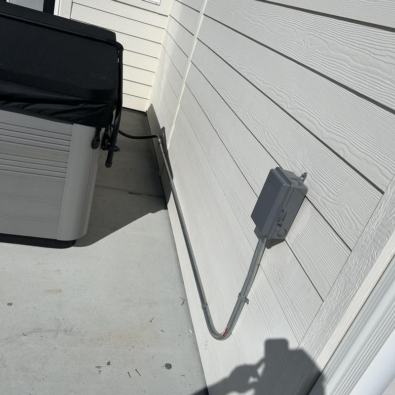 Hot tub disconnect with EMT and flexible conduit installation Hot tub disconnect with EMT and flexible conduit installation