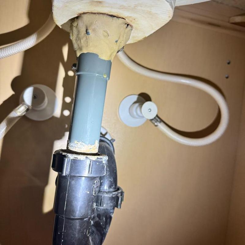 Pop-up drain assembly under bathroom sink with pipes Pop-up drain assembly under bathroom sink with pipes