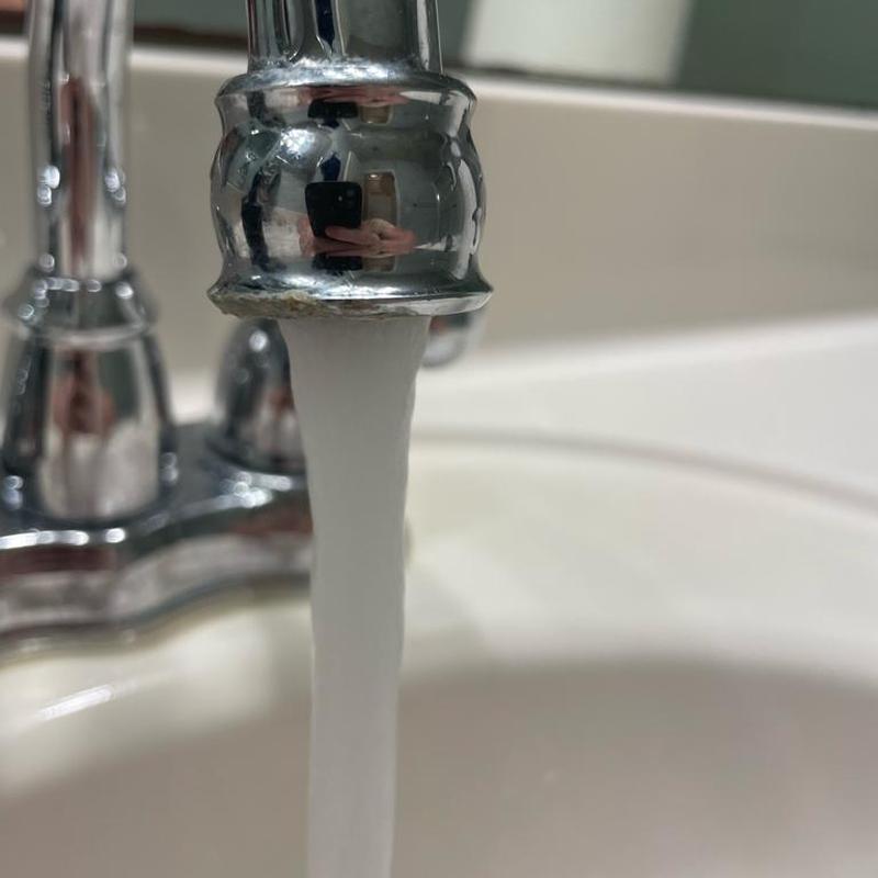 Bathroom faucet aerator with strong water flow Bathroom faucet aerator with strong water flow