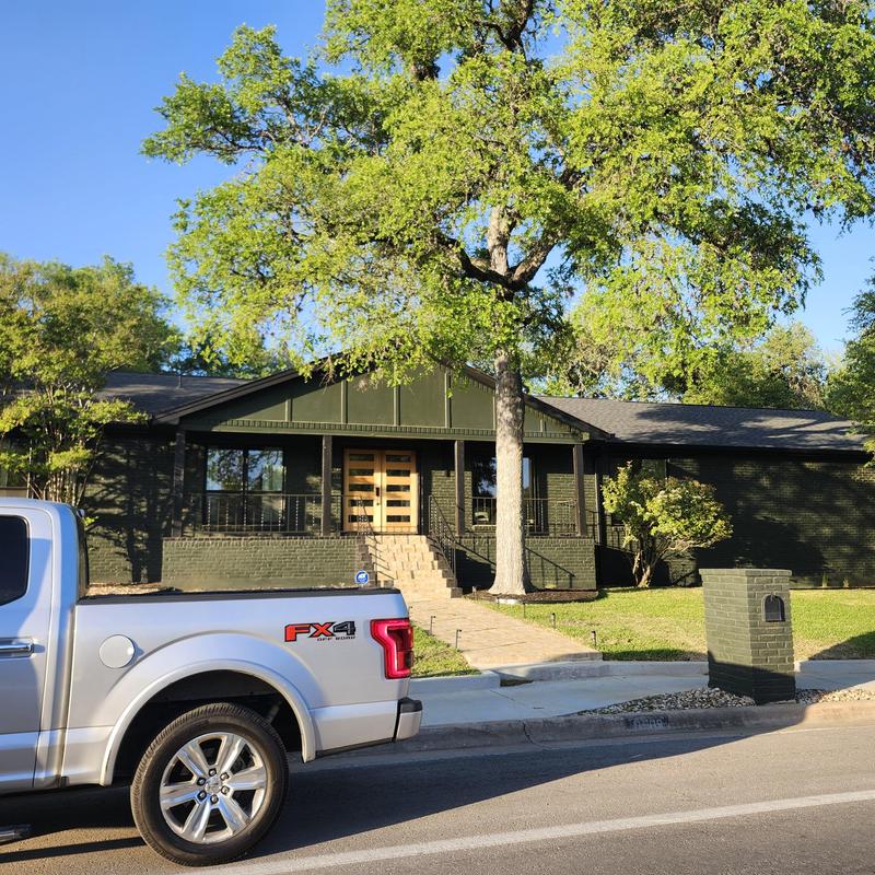 GAF 30-year HDZ charcoal roof with ridge venting and gutters GAF 30-year HDZ charcoal roof with ridge venting and gutters