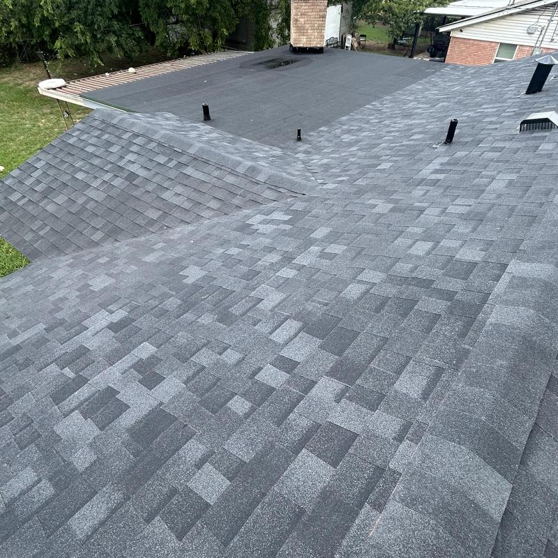 Owens Corning Onyx Black architectural shingle roof