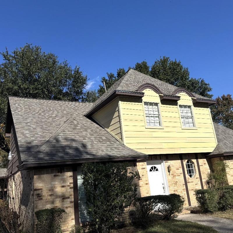 Owens Corning shingle roof replacement on house