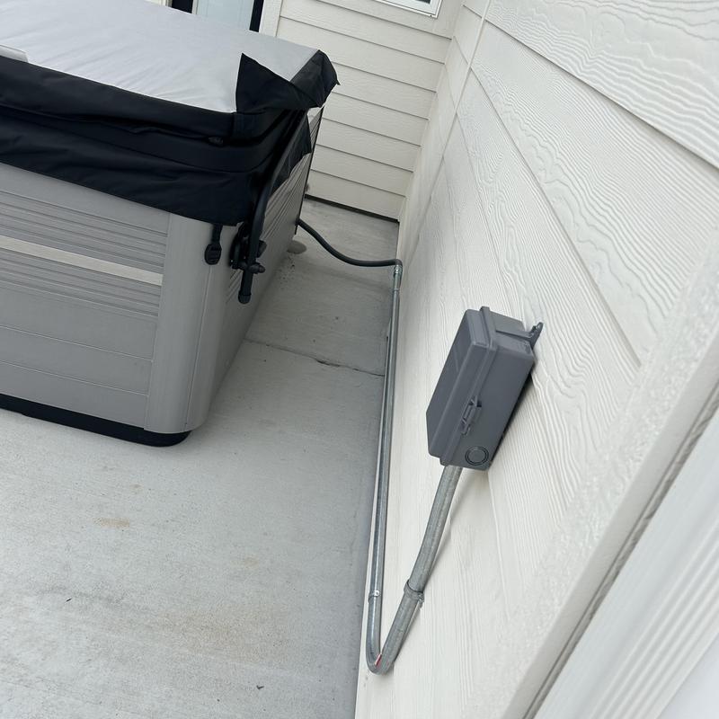 Hot tub disconnect box with EMT conduit installation Hot tub disconnect box with EMT conduit installation