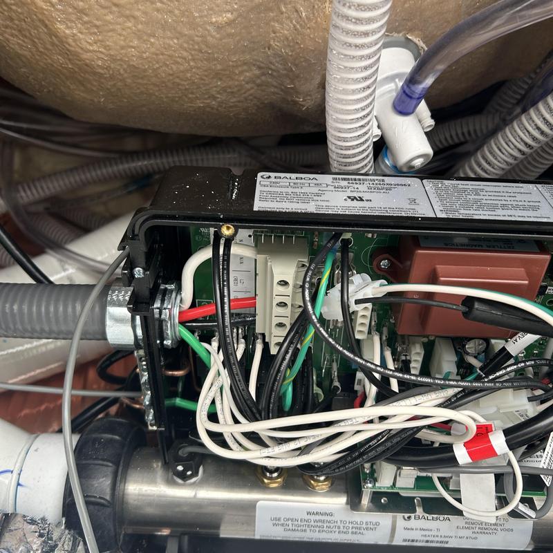 Hot tub control box with electrical wiring connections Hot tub control box with electrical wiring connections