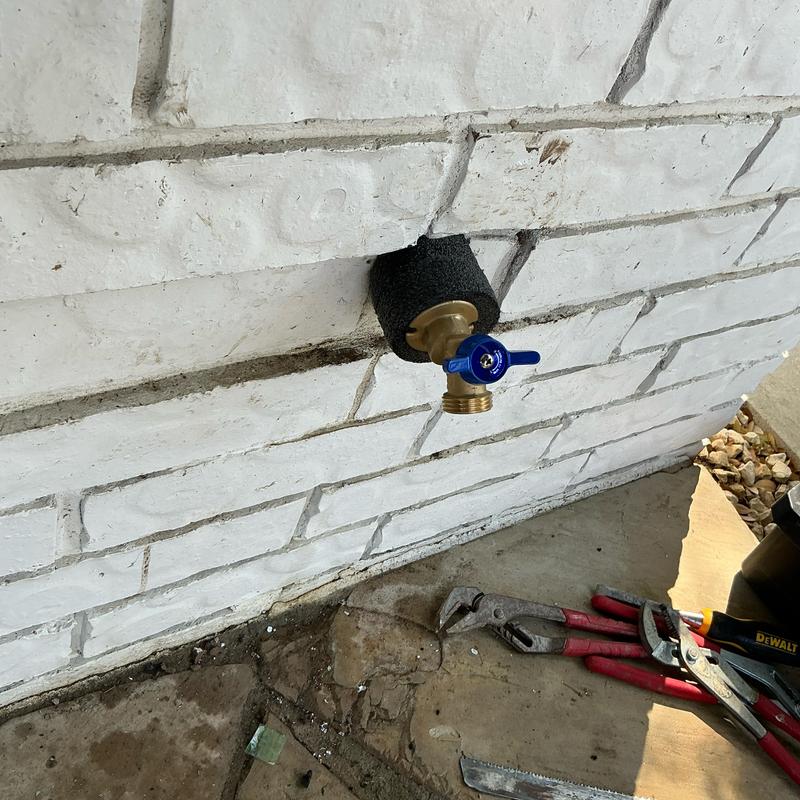 Quarter turn hose bib with copper pipe insulation