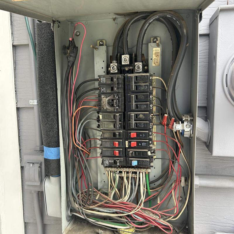 Split bus main electrical panel with multiple circuits Split bus main electrical panel with multiple circuits
