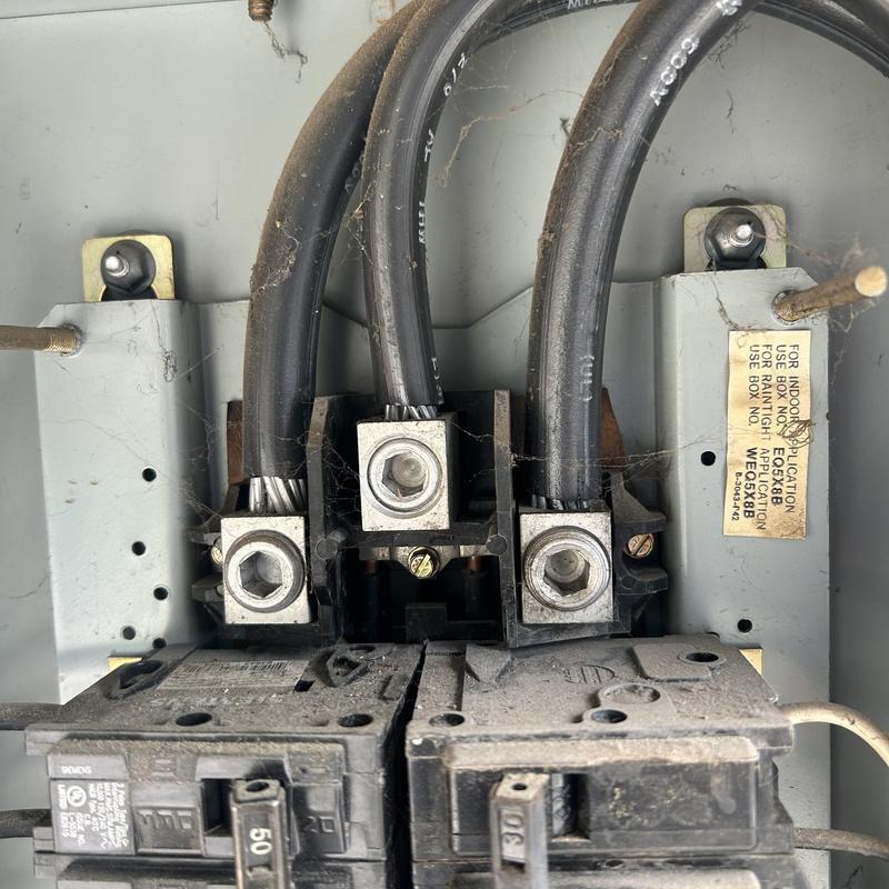 Split bus electrical panel with wiring connections Split bus electrical panel with wiring connections