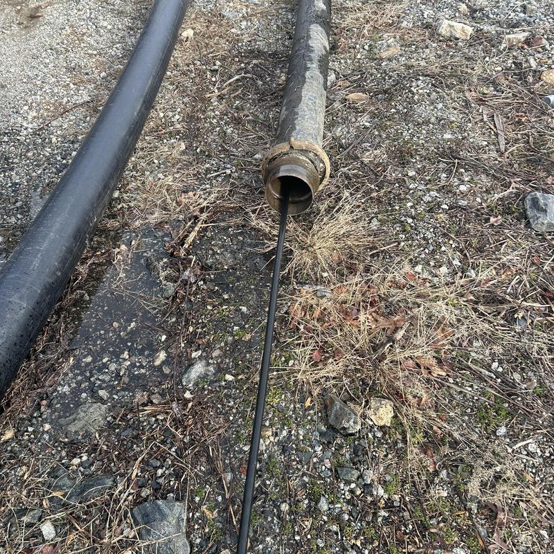 Outdoor linear drainage pipe hydro-jetting with cleaning cable Outdoor linear drainage pipe hydro-jetting with cleaning cable