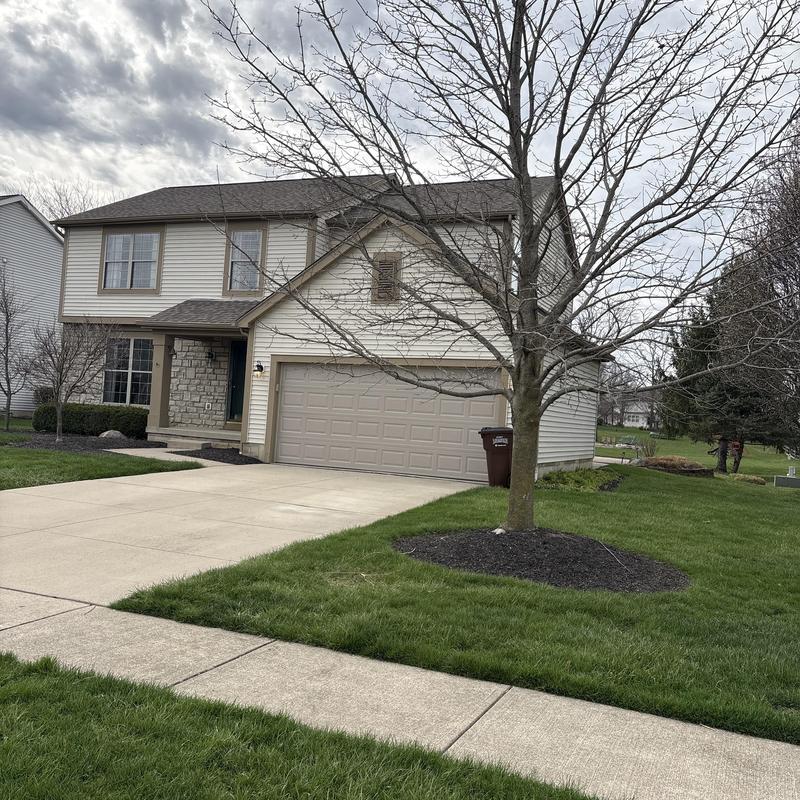 Roof shingles inspection for wind and hail damage Roof shingles inspection for wind and hail damage