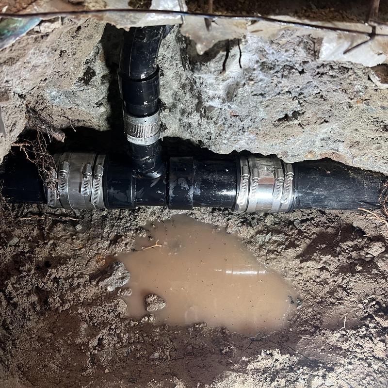 Sewer pipe replacement with clamps in exposed trench